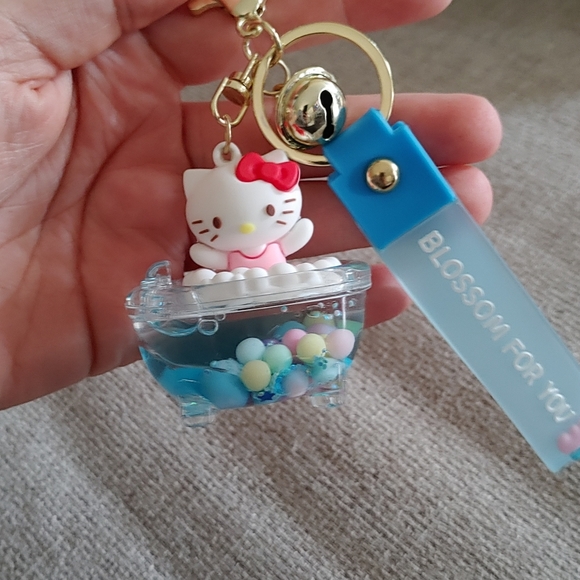 Hello Kitty Bath Tub Keychain - Picture 3 of 7